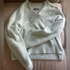 Kendall and Kylie teal sweatshirt. Only worn once or twice!